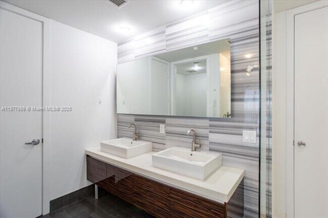 Building Photo - 1100 Biscayne Blvd