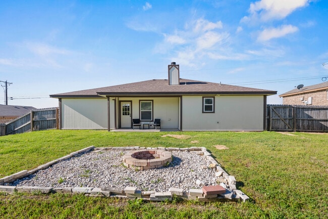 Building Photo - Cline