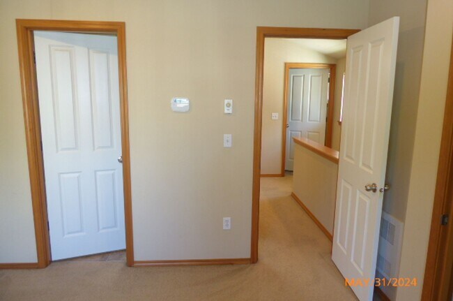 Building Photo - 3BR/1+1BA Townhouse - Seattle