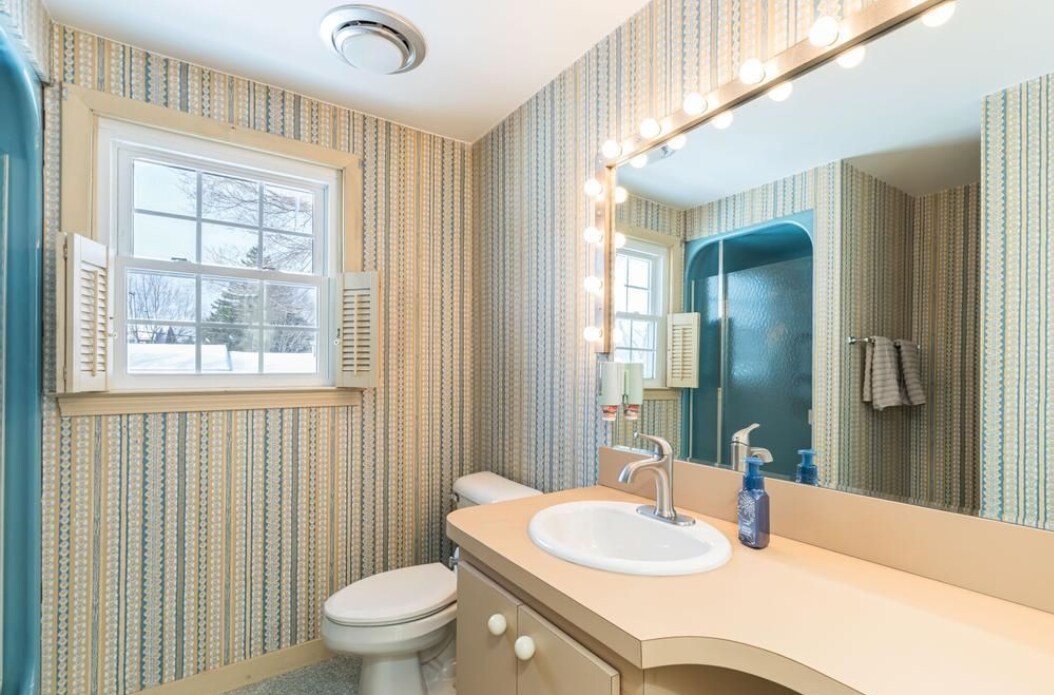 2nd floor bath - 40 Fields Rd