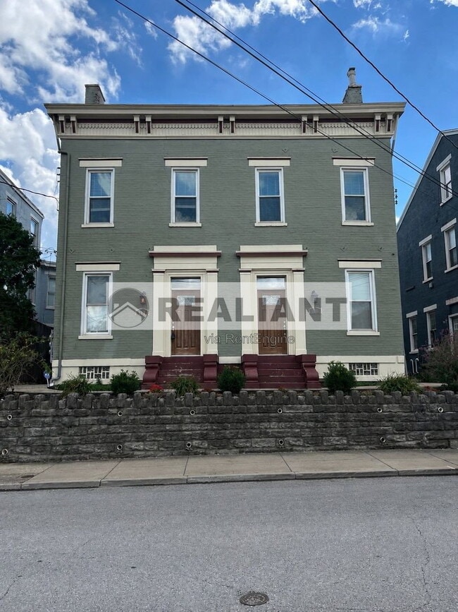Building Photo - 115 E 8th St