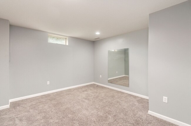 Building Photo - 8370 Payson Dr