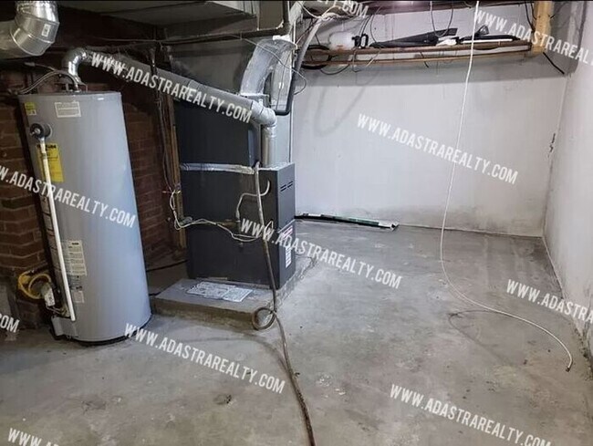Building Photo - GORGEOUS 3 Bed 2 Bath House in Merriam-Ava...