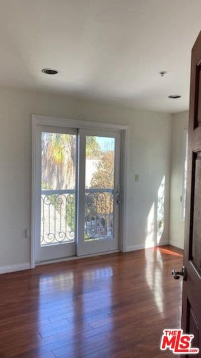 Building Photo - 10389 Almayo Ave