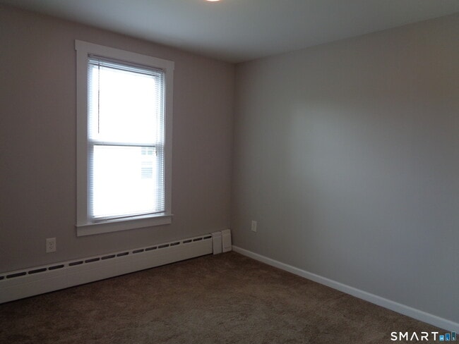 Building Photo - 15 Bradley Ave