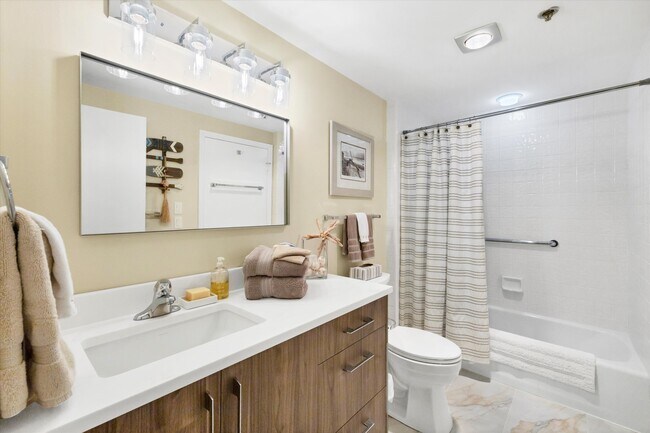 Building Photo - 1930 Harbourside Dr