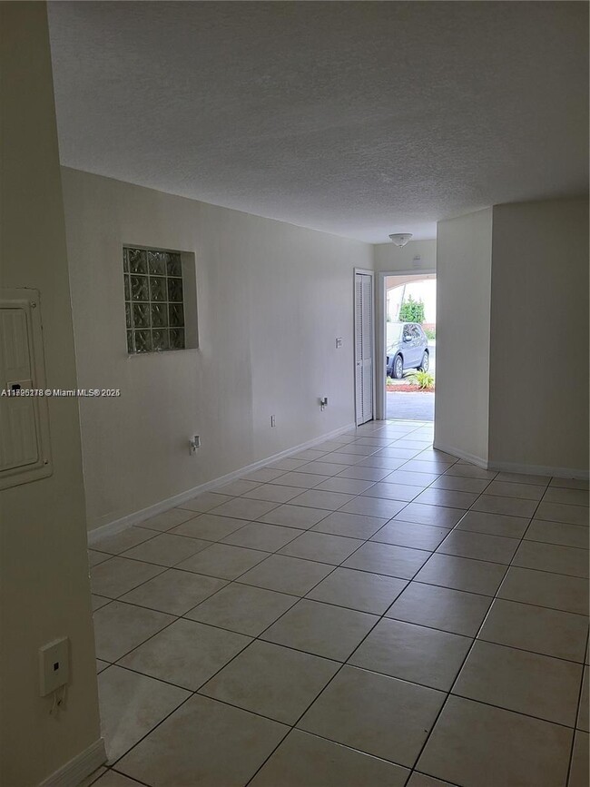 Building Photo - 1260 SE 31st Ct