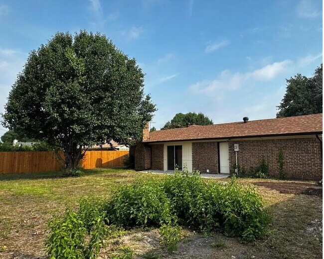 Building Photo - 111 Gregory Dr