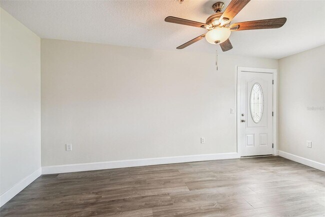 Building Photo - 650 E Tarpon Ave