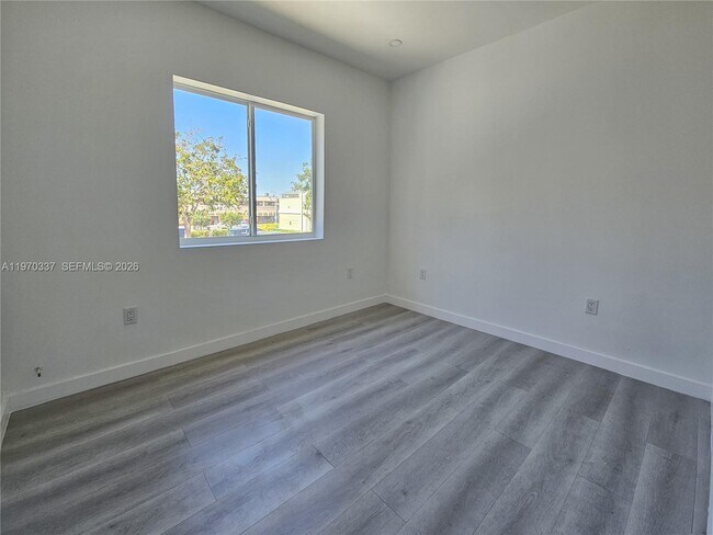 Building Photo - 2669 SW 9th St