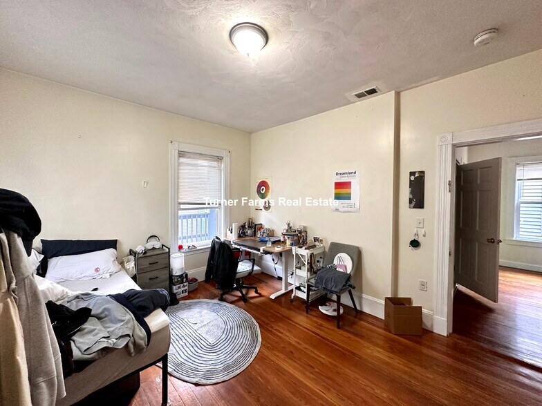 Building Photo - 8 Carmel St