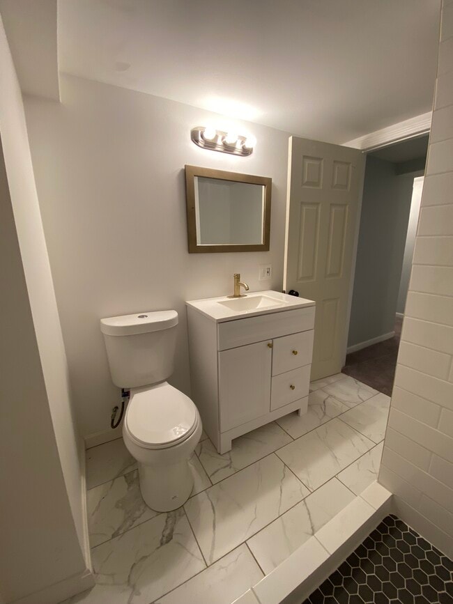 Building Photo - 24 Huxley Ave