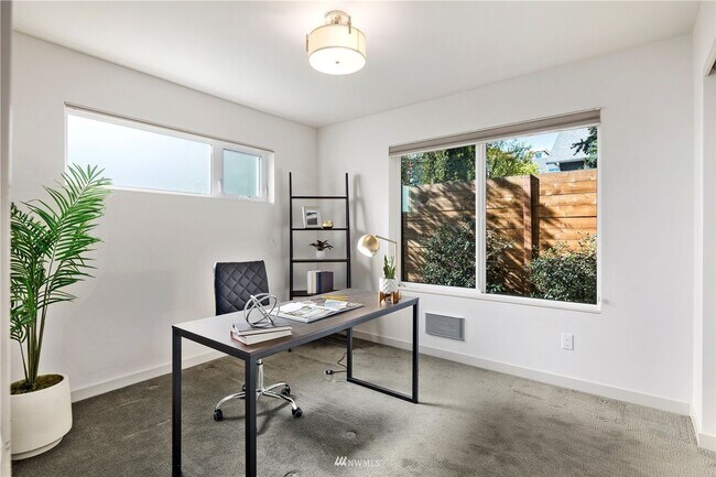 Building Photo - Contemporary 3 Bed 2.5 Bath Home with Rooftop Deck in Ballard