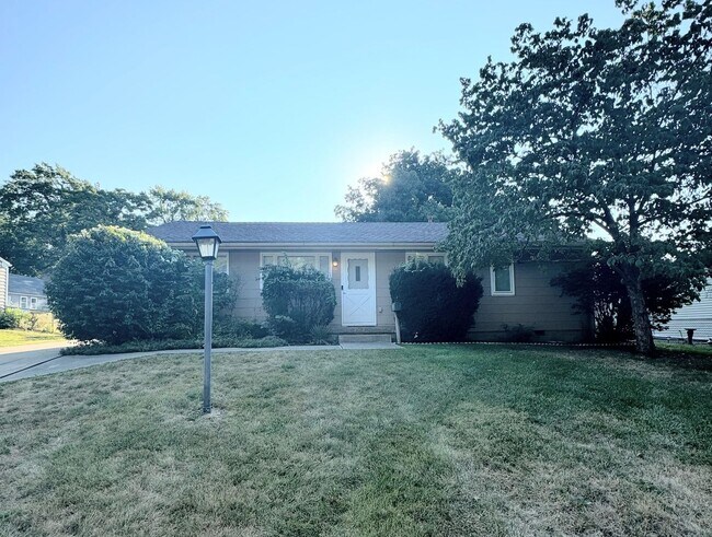 Primary Photo - Beautifully Updated Home in KCMO!