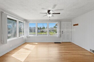 Building Photo - 112 W Amherst Ct