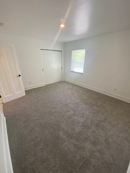 Building Photo - 3035 Cleinview Ave