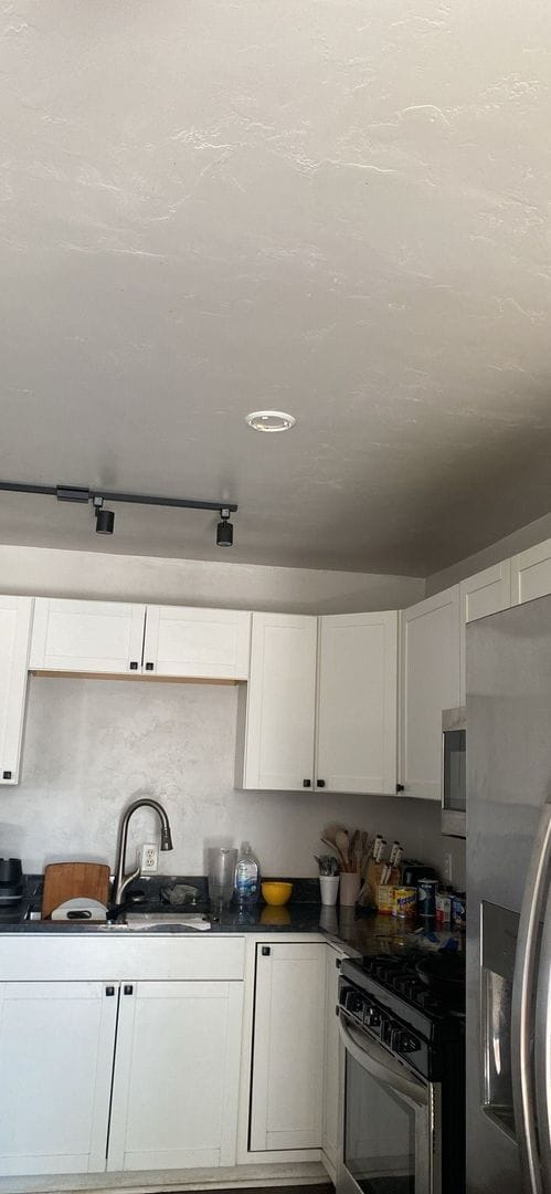 Building Photo - 715 S Laguna Ave