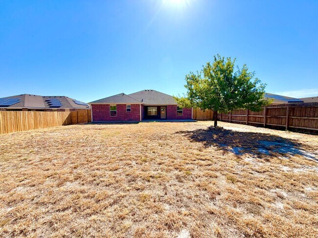 Building Photo - 2415 Isabelle Dr