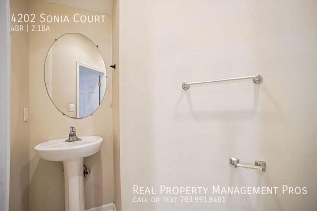 Building Photo - 4202 Sonia Ct