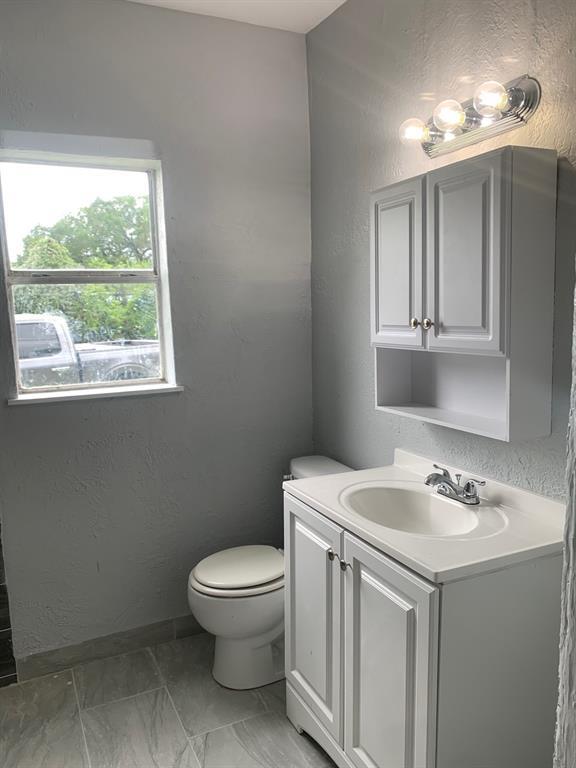 Building Photo - 1411 Miles St