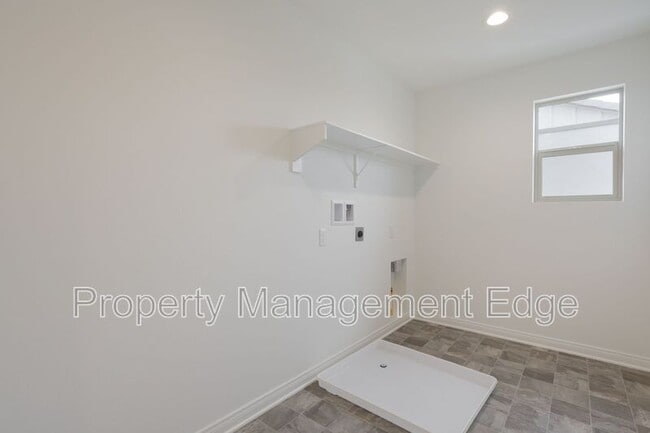 Building Photo - 4470 Hickory Ct
