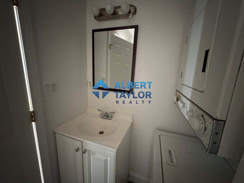 Building Photo - 62 Fayston St