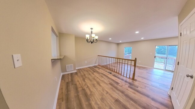 Building Photo - 12885 Hyannis Ln