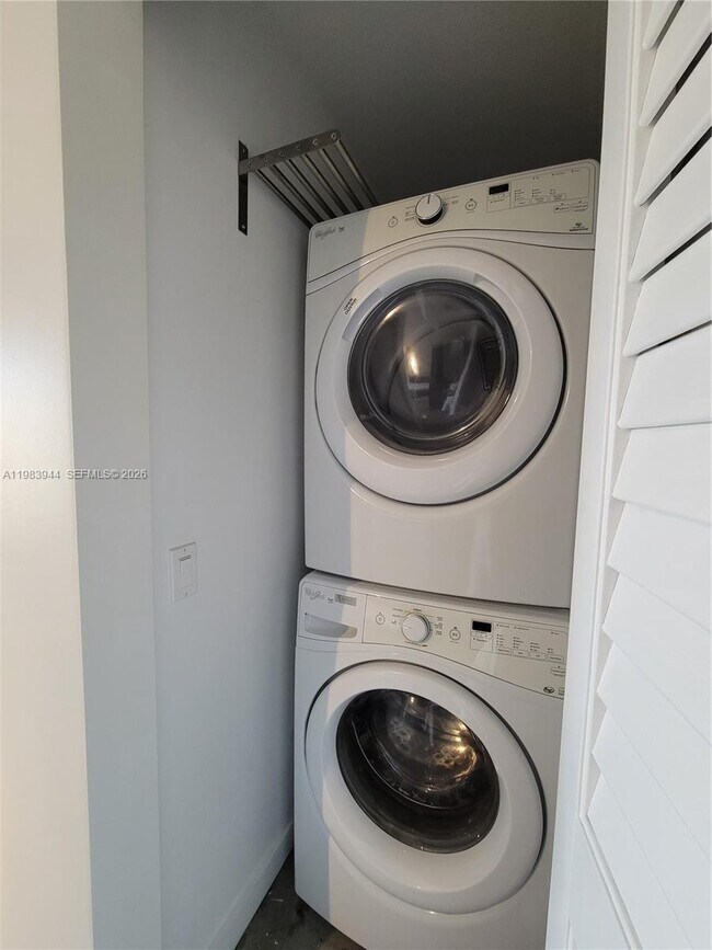 Building Photo - 151 SE 1st St