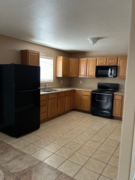 Building Photo - 2117 Clearwater Dr