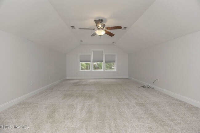 Building Photo - Rental Avail in Olde Point!