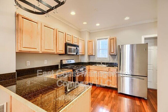 Building Photo - 1122 Scott St