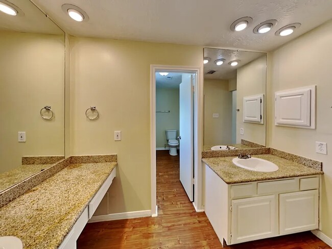 Building Photo - 3227 Mesquite Dr