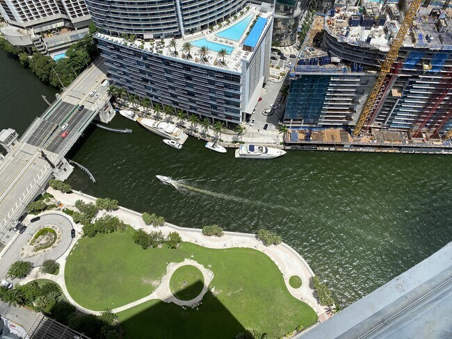 Building Photo - 465 Brickell Ave