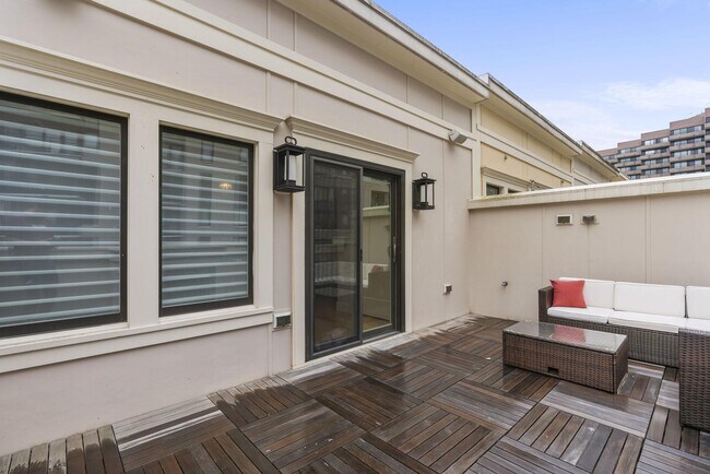 Building Photo - 1520 16th Ct N