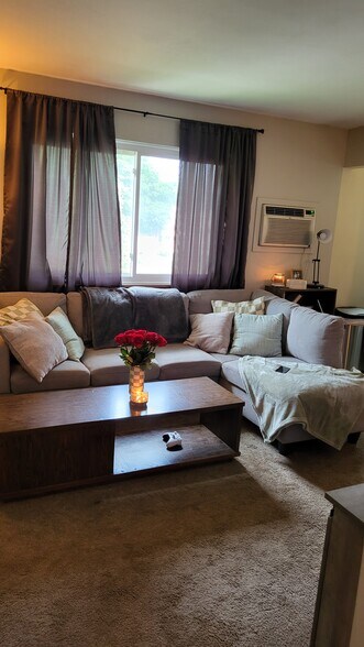 Living room - 927 S 76th St