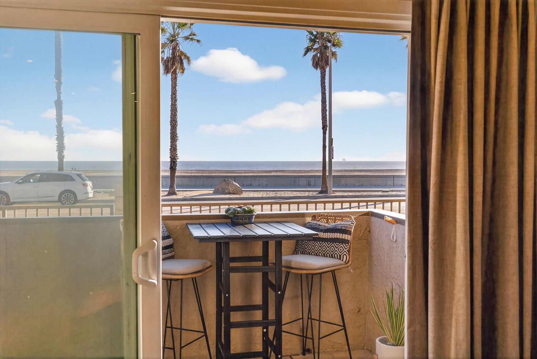 Building Photo - 218 E Surfside Dr