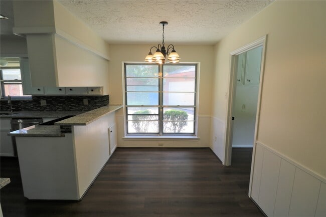 Building Photo - 1819 Fall Meadow Dr