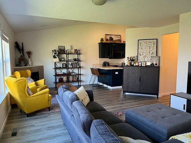 Building Photo - Furnished 3 Bedroom. 2.5 Bath Home in Dundee- Short Term Lease Options Available