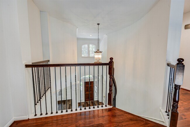 Building Photo - 203 Hazelcrest Dr
