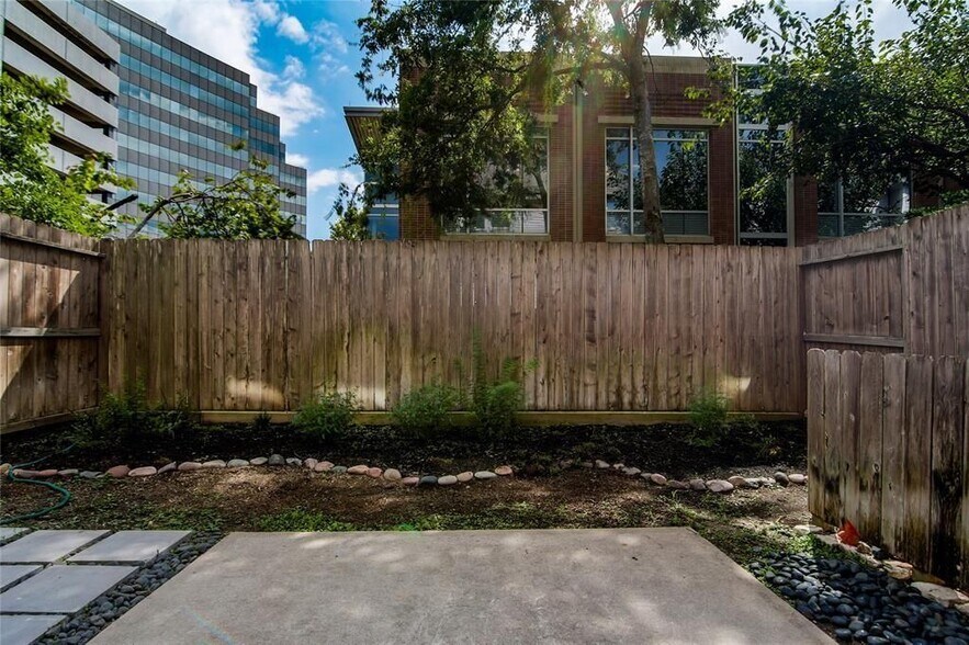 Building Photo - 34 Waugh Dr