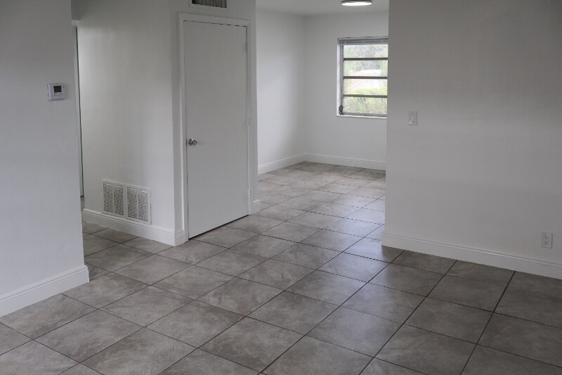 Building Photo - 5920 NW 16th Pl