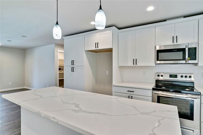 Building Photo - 2721 Lincoln Avenue SE, Port Orchard, WA, ...