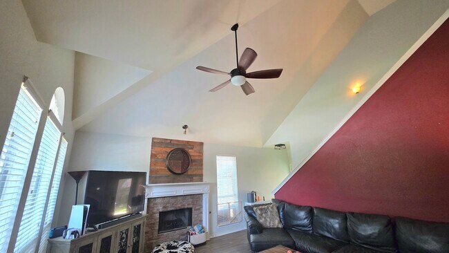 Building Photo - 1704 Shady Creek Dr