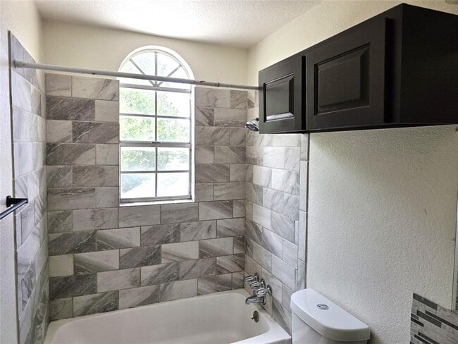 Building Photo - 1600 Hollow Tree Blvd