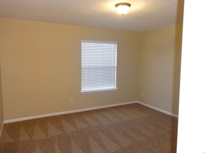 Building Photo - 9031 Ferndale View Dr