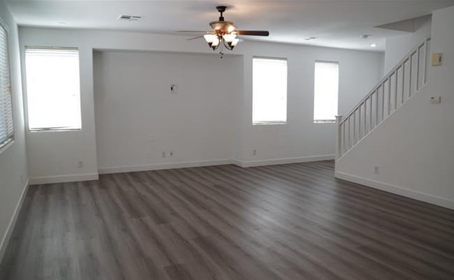 Building Photo - 494 Newberry Springs Dr