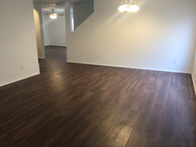 Building Photo - 715 Rodeo Ranch