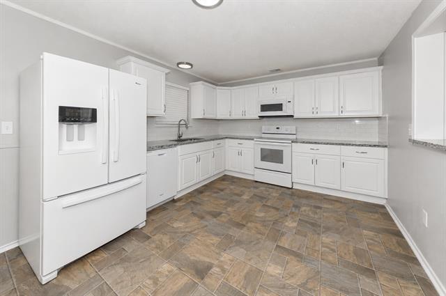 Building Photo - 836 Hollow Creek Rd