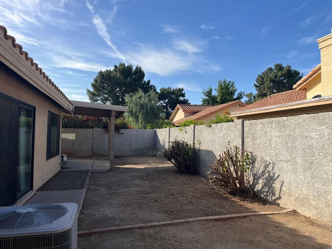 Building Photo - 187 W Amanda Ln