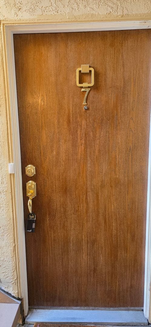 Building Photo - 1 Bedroom Bonita Condo Furnished/Unfurnished With Upgrades